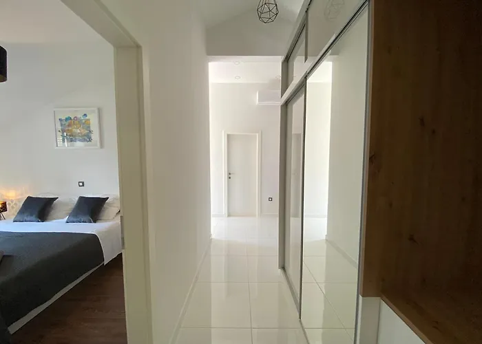 The Rooftop Daire Selca (Brac)