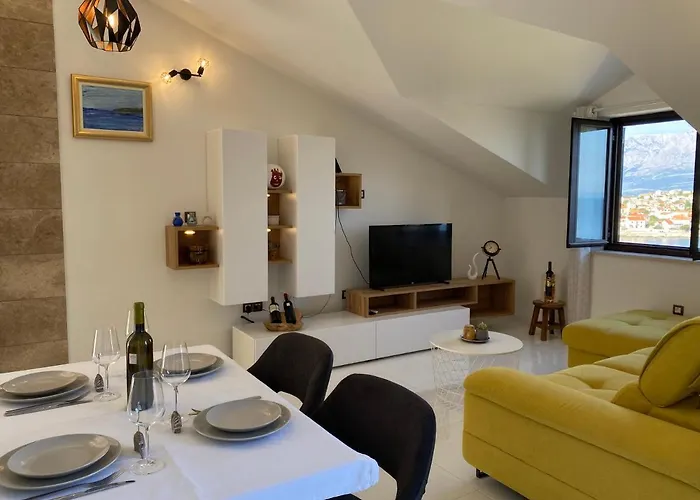 The Rooftop Selca (Brac)