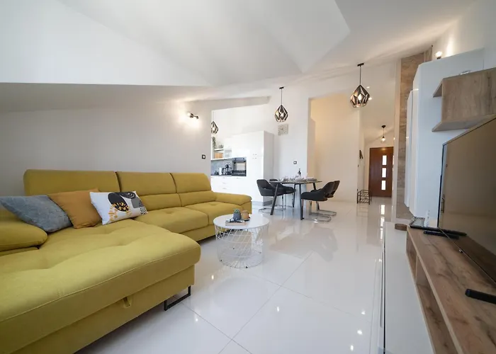 The Rooftop Daire Selca (Brac)