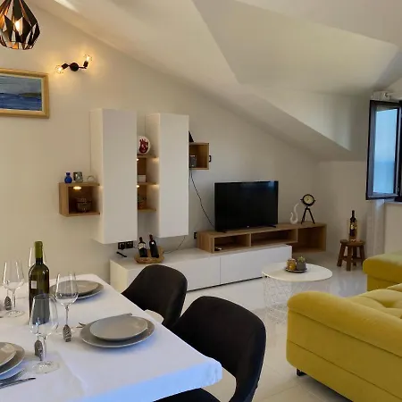 The Rooftop Selca (Brac)